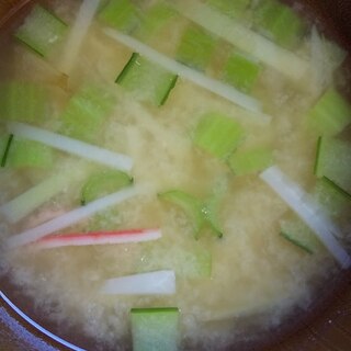 小松菜と大根の皮とカニかまのお味噌汁
